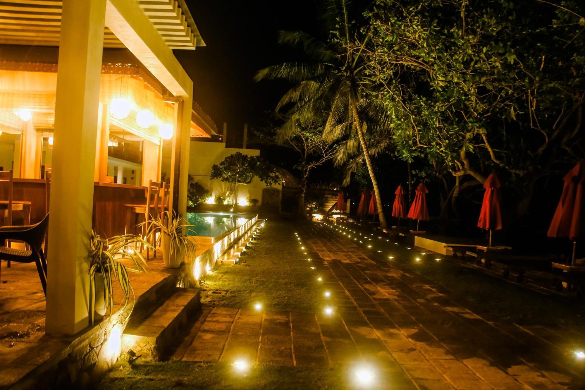 Hotel Surf Sea Breeze Mirissa Exterior foto