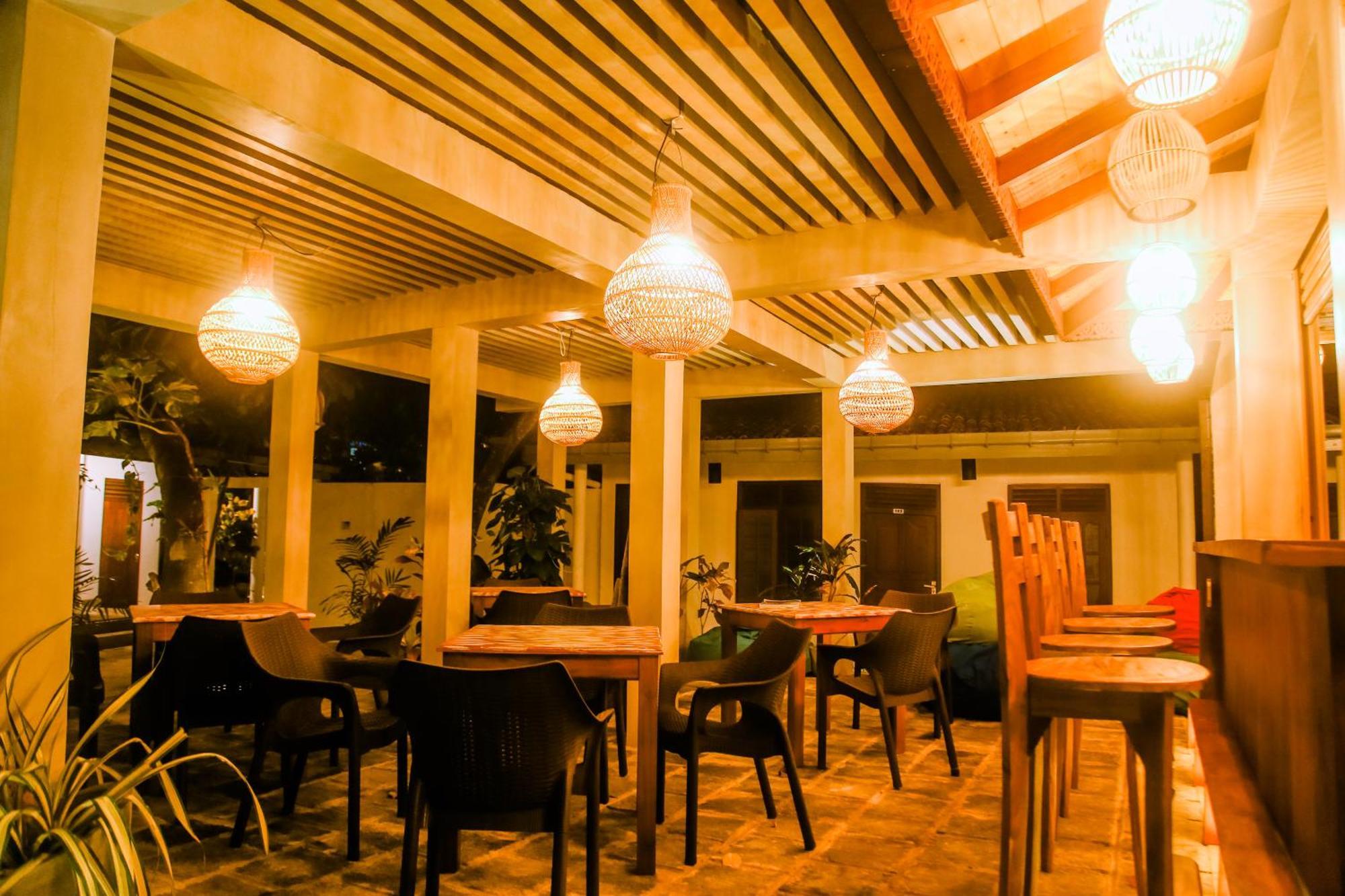 Hotel Surf Sea Breeze Mirissa Exterior foto
