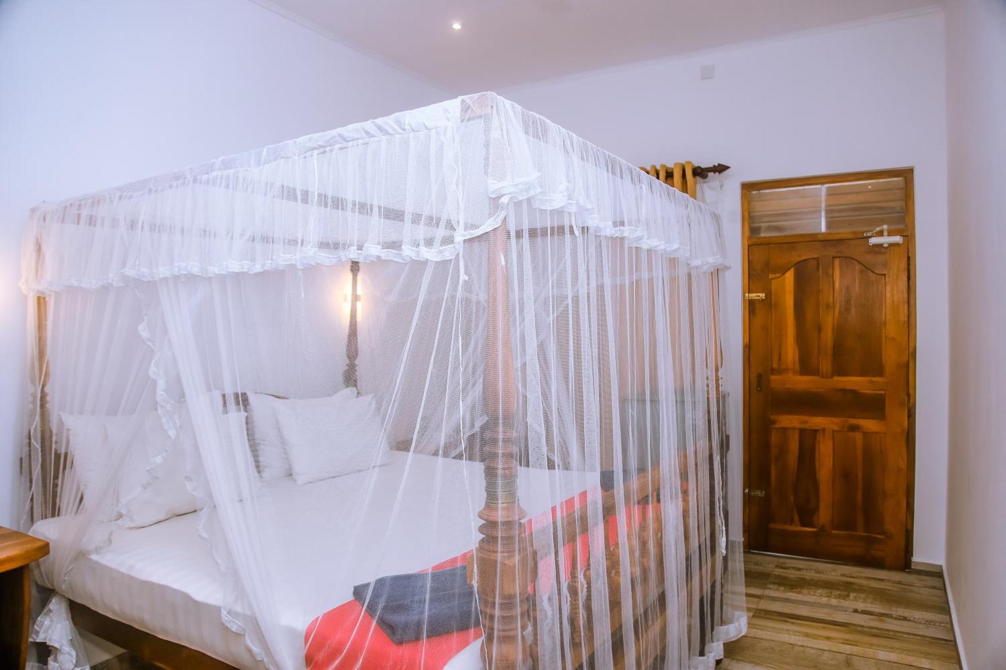 Hotel Surf Sea Breeze Mirissa Exterior foto