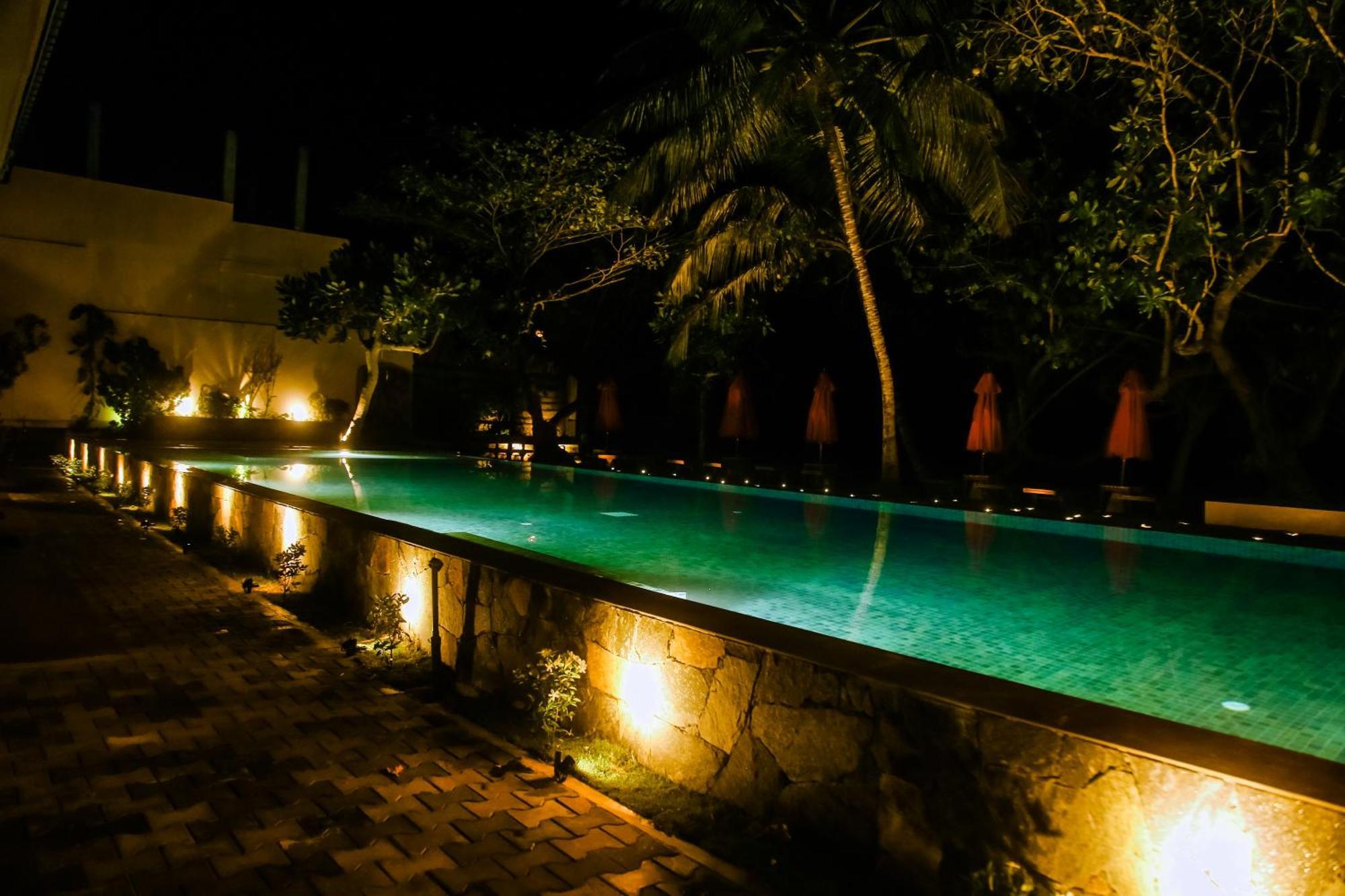 Hotel Surf Sea Breeze Mirissa Exterior foto