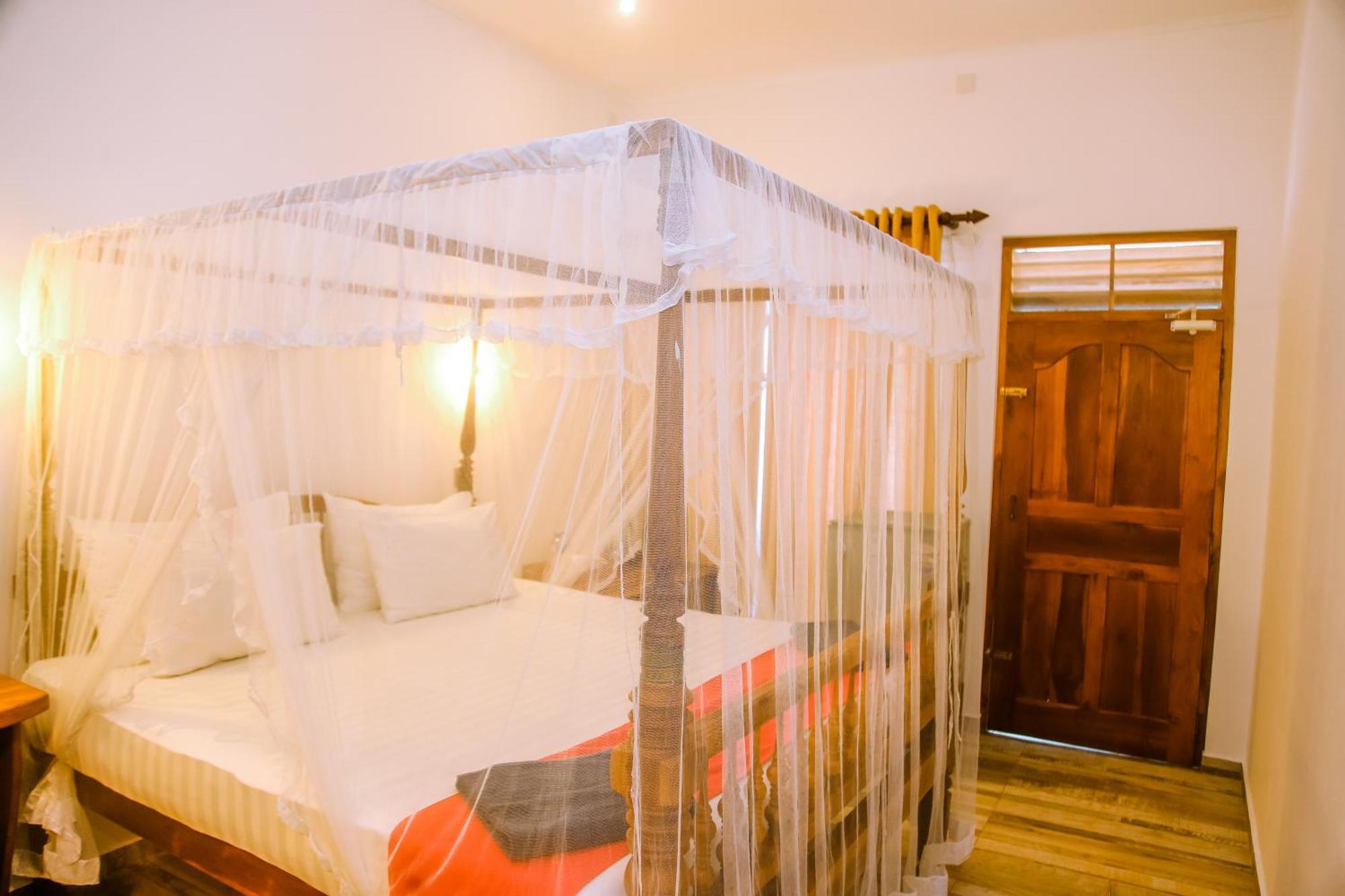 Hotel Surf Sea Breeze Mirissa Exterior foto