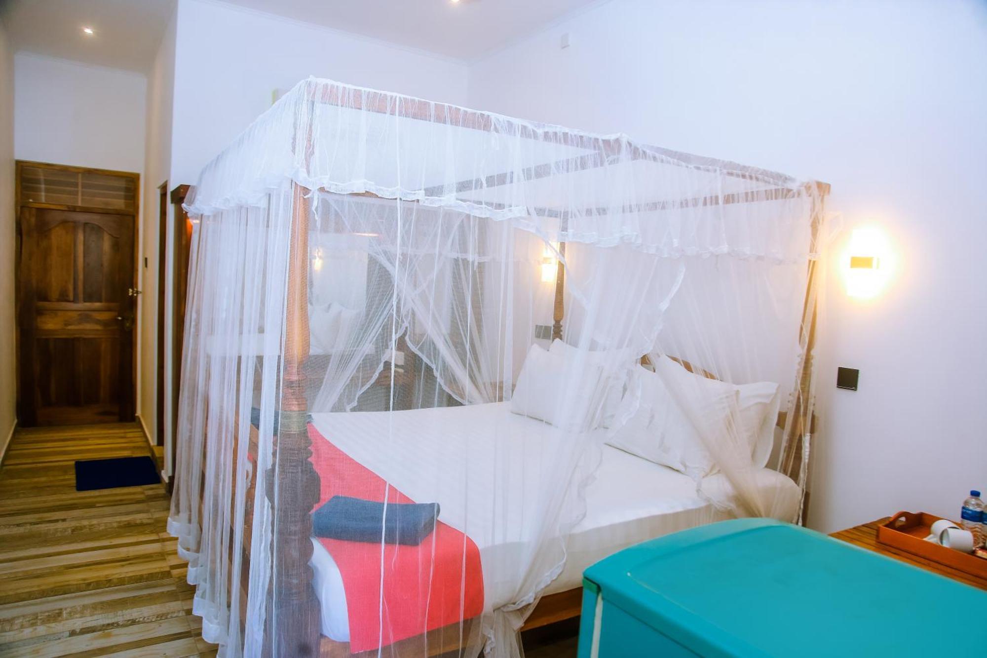Hotel Surf Sea Breeze Mirissa Exterior foto