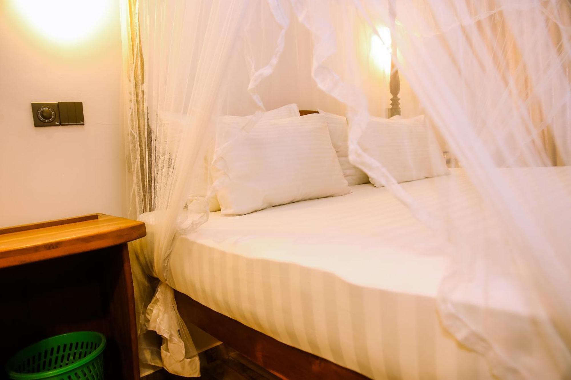Hotel Surf Sea Breeze Mirissa Exterior foto