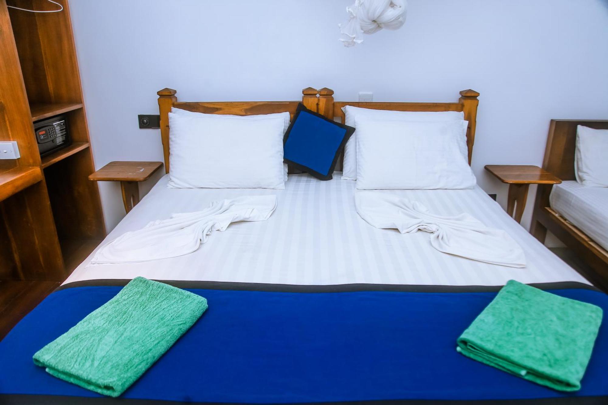 Hotel Surf Sea Breeze Mirissa Exterior foto