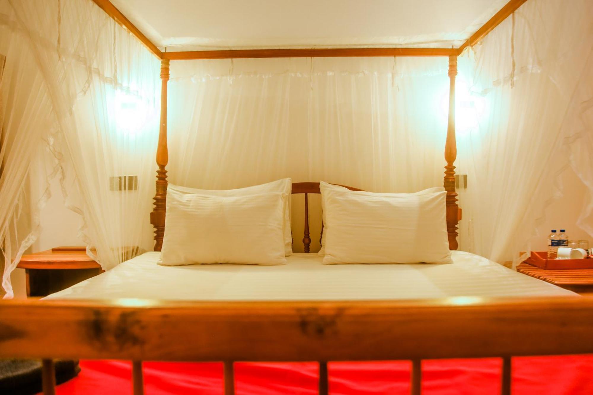 Hotel Surf Sea Breeze Mirissa Exterior foto