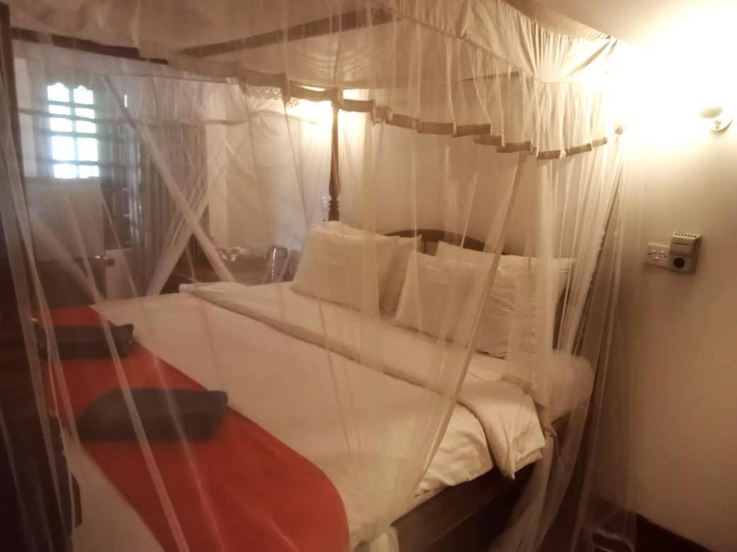 Hotel Surf Sea Breeze Mirissa Exterior foto